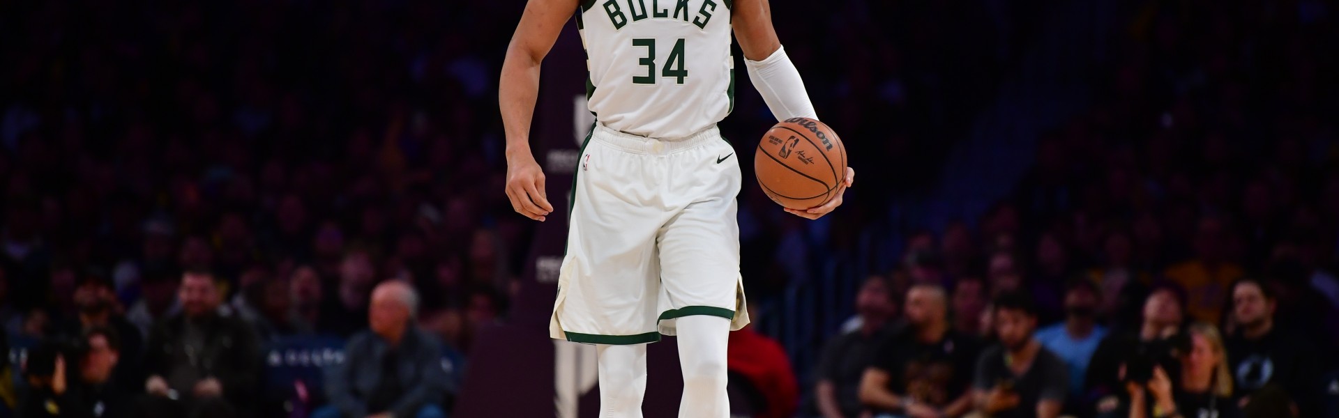 名记：字母哥是勇士在截止日前唯一愿意动用一切筹码去争取的球员